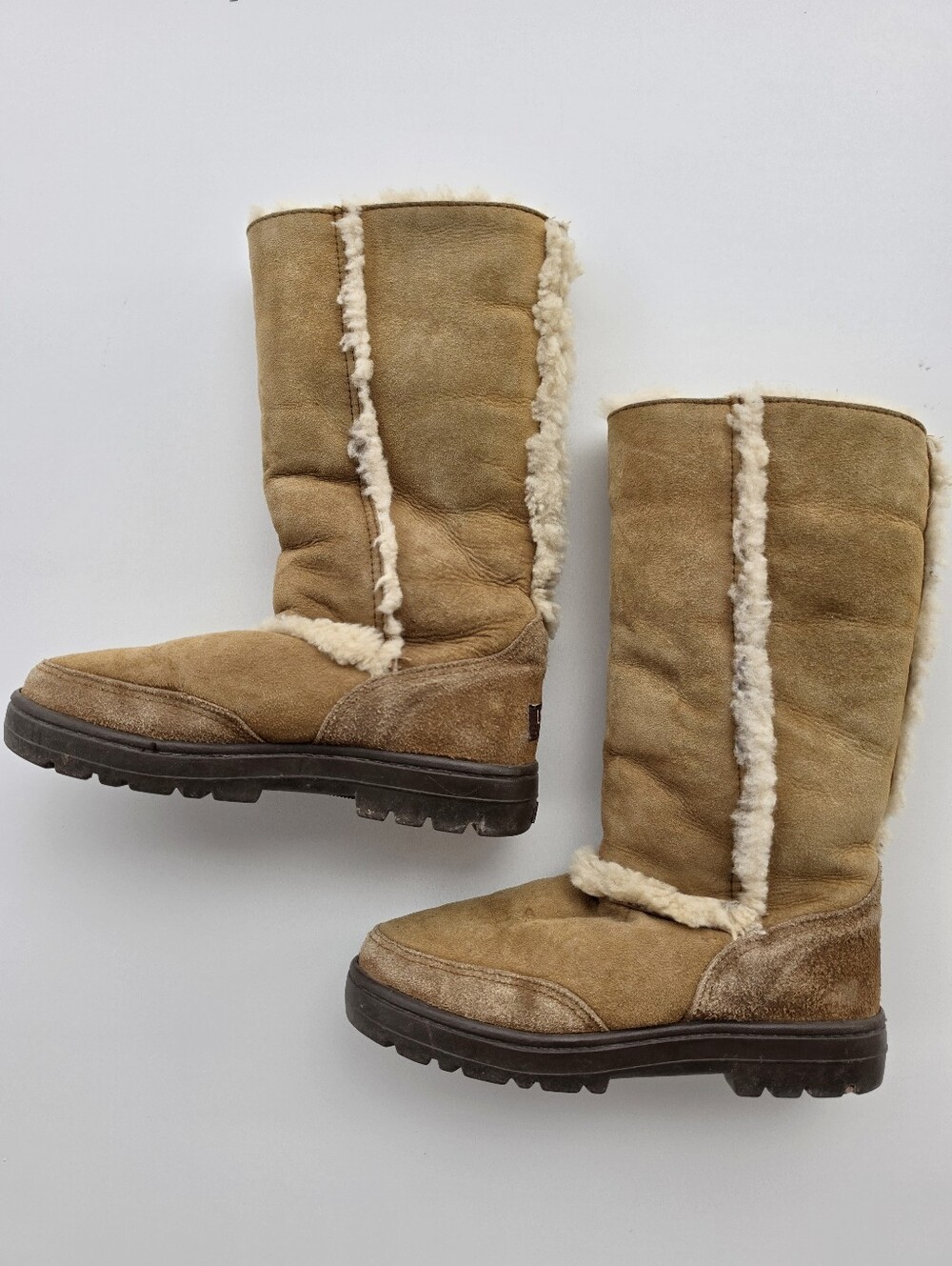 Ugg Australlia Vintage Y2K‎ Chestnut Brown Sundance II Boots
